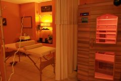 Espace bien-être avec SPA à 37°, sauna cabine infrarouges, salon de massage et tisannerie