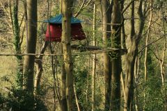 Woody Park, Tentes suspendues dans les arbres