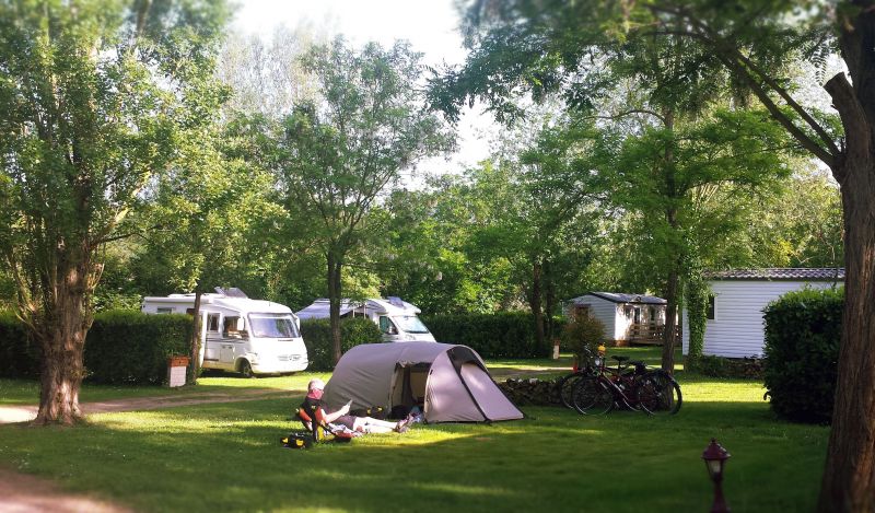 minimum 80m2 pour votre tente, camping-car ou caravane