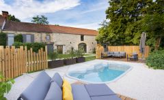 Spa chauffé à 28°, avec ses deux terrasses et sa vue sublime sur la Vallée de la Dordogne