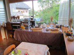 Photo du buffet des petits déjeuners. Servis dans la veranda.