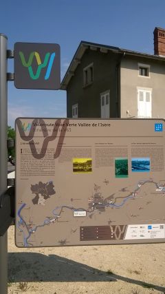 Depuis les chambres d'hostun, parcourez la voie verte vallée de l'Isère à Saint-Nazaire en Royans