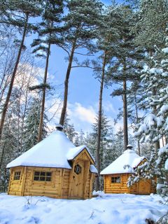 Petite hutte de lutin en pleine hiver. Aucune inquiétude le kota est chauffé, un vrai petit nid !