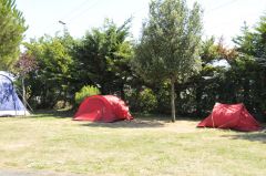 Pour toiles de tente, caravanes, camping car. Sanitaires rénovés en 2017