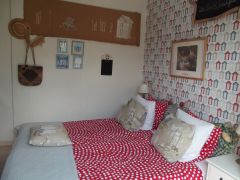 Double or twin room in the chambre d'hôtes Terrasse. Private bathroom