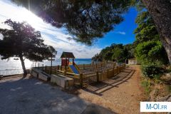 Une aire de jeux publique pour enfants a été crée par la commune tout contre la plage du Rayol.