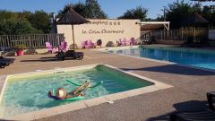 Le Camping le Coin Charmant dispose d'une piscine et d'une pataugeoire ouvertes du mois d'avril au mois de septembre